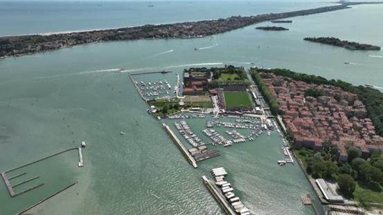 沐浴威尼斯和煦日光，AC米兰艰难带走胜利