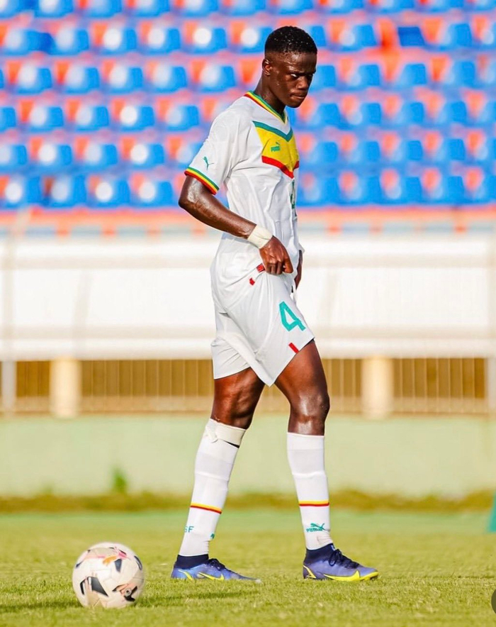 世俱杯买球APP-米兰75万欧签下18岁塞内加尔中卫西塞|AC米兰|中后卫|意大利|马利克·西塞|非欧名额_新浪体育_新浪新闻